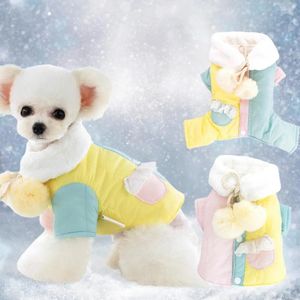 Abbigliamento per cani Colletto in peluche Allacciatura Palla pelosa Decorazione Bottoni coordinati in colore Chiusura Cappotto in cotone per animali domestici Cardigan imbottito Giù all'aperto