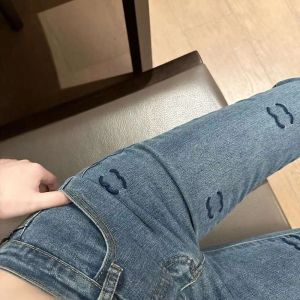 トレンディなレディースジーンズデザイナーパンツ女性ファッションレター刺繍ズボン2024スリムデニムパンツ