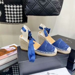 Pradoity Wedge Tuval Espadrilles Ayakkabı Keten Ayak Bilgi Kayışı Jüt Tatil Platformu İşlemeli Sandalet El Yapımı Ayakkabı Kadınlar için Ayrıştırdı Luxe Lounge Fabrika Ayakkabı