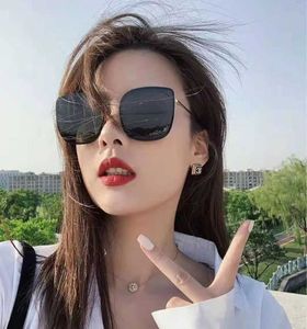 Sütle canlı akış beyaz yüksek tanımlı güneş gözlükleri kare anti UV gm kadın sokak fotoğrafçılığı aracı