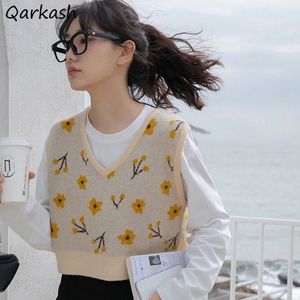 Sweater Vest Women Vintage Sleeveless Knitted Crop Tops Girls Patchwork Flowers Spring Simple Casual V-neck Japanese Style Chic 240311
