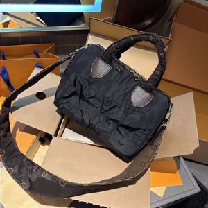 Üst lüks çanta tasarımcısı saten işlemeli pamuklu yastıklı yastıklı yastık çantası kadın çanta crossbody çanta omuz çantası makyaj çantası çanta xdtk