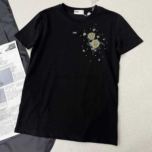 Högkvalitativ kvinnors t-shirt tidigt på våren ny miui gaoding färsk college stil söt och söt vitalitet nagel pärla blomma mångsidig kortärmad t-shirt