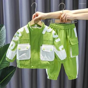 衣類セット男子服2024年春の子供ジャケットパンツパンツ2pcsベビーガールガールコットンスーツ服のためのトラックスーツ