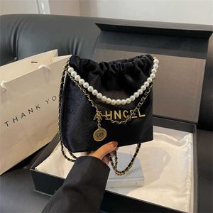 Xiaoxianger Velluto dorato da donna Nero Nuova moda trendy Borsa a tracolla casual Versatile catena di perle Sconto del 70% sulle vendite online