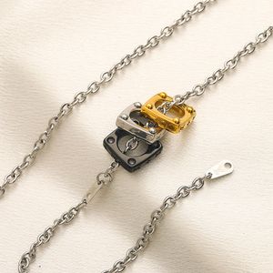 Vintage stil guldpläterad charm halsband märke designer boutique halsband med box modestil presenthänge halsband vår ny kärlek smycken lång kedja