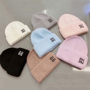 Vinter Desingers Luxurys Beanie Warm Sticke Cap Ear Protection Casual Temperament Cold Cap Ski Caps Multi-färg Högkvalitativ mössa Hattar Par huvudbonader