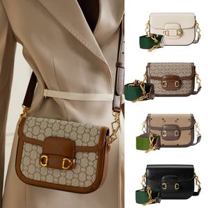 At Bitlik 1955 Lüks Akşam Eyer Omuz Çantası Kadınlar Erkek Tote Sling Çanta Tuval Keten Crossbody Tasarımcı Çanta 2 Boyutlar Satchel Seyahat Debriyaj Klasik Flep Çantalar