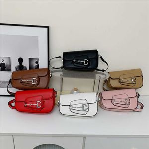 42% de desconto na bolsa de grife 2024 bolsas cavalgadas sela fivela feminina moda moda moda um ombro crossbody Único feminino