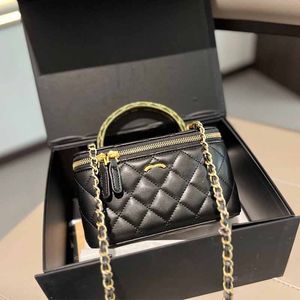 Designer makeup bag Luxury woman Chain cosmetic Crossbody bag Leather fashion Tote toiletry bag Mini classic Travel box Lipstick bag Woman's purse Fast delivery
