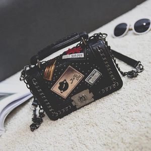 Umhängetaschen Designer Handtaschen Frauen Crossbody Bag Retro Black Flap Geldbörsen Kettenmedaille kleiner Quadrat Casual Messenger