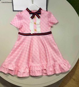 新しいデザイナーキッズ服の女の子ドレスメタルボタンベ​​イビースカートチャイルドフロックサイズ110-160 cmレターロゴプリンセスドレスのフルプリント24マメ