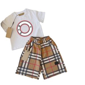 Tasarımcı Bebek Çocuk Tshirts Şort Setleri Toddler Erkek Kızlar Giyim Seti Giysileri Yaz Beyaz Beyaz Siyah Lüks Takip Gençlik Sporcuları R05