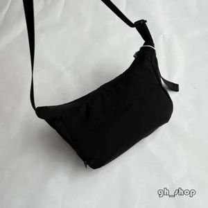 مصمم Lululemom Bag Women نفس النمط المائل عبر الكعك الترفيهي اليوغا نايلون الكتف اليوغا الرياضة الفاخرة Lulu Crossbody حقيبة Lulu All-Match 8431