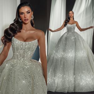 Wunderschönes kristallbezogenes Kugelkleid Hochzeitskleid für Braut trägerloser Vestido de Noiva Sweep Zugrobe Mariage Pailletten Perlen Riched Brautkleider