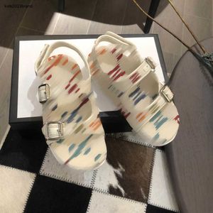 Nya baby sandaler färgglada broderier design barn skor Kostnadspriset storlek 21-35 inklusive box sommar slitstarka barn tofflor 24mar