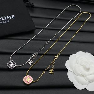 Gold Square Pingente Colares Designer para mulheres Moissanite Snake Chain Salavorterson Letters Love Charking Colar Jewelry