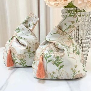 Drawstring Çin tarzı püskül bilek çantası kolye nakış hanfu el çantası atempament basit çanta çanta küçük hediye kese