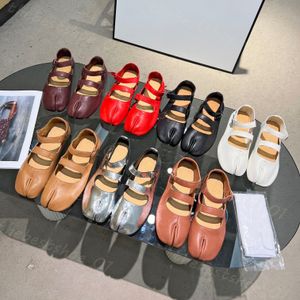 المصمم Tabi Ballet Flat Shoes Sandals Maisons Platform Shoes Margiela MM6 Summer Beach Dress Shoe Sheepes Height Gift Loafer في الهواء الطلق