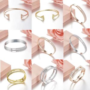 Kıdemli Tasarımcı M serisi lüks tek elmas üç elmas sürgülü elmas takı klasik moda yüzük bilezik ebedi gül altın kadın partisi doğum günü hediyesi