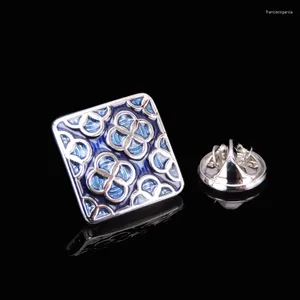 Broches de alta qualidade esmalte artesanato azul trevo broche masculino lapela pino roupas mochila crachá jóias de casamento