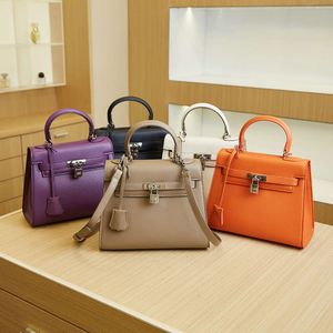 the Factory Handbag Store Sold by 2024 New Fashionable Bag High End and Wtern Style Versatile One Shoulder