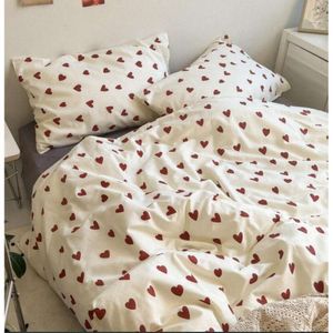 Ins Heart Däcke Cover Set No Filler Flat Sheet Pillow Case Korean Style Floral Single Double Full Size Soft Girl Boys Bed Linens