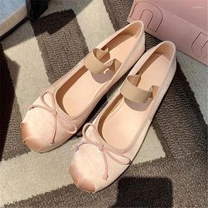 أحذية غير رسمية Bowknot Ballerinas Flats Women's Ballet Dance Round Toe Mary Janes خارج المتسكعون السيدات Satin Espadrilles Zapatos Mujer