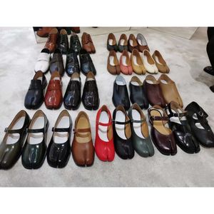 Maison Mihara Yasuhiro Hank OG Sole Canvas Tabi Balerinler Ayakkabı Tasarımcısı MM6 Deri Topuklu Bale Ayakkabıları Düz ​​Alt Mary-Janes Moda Düşük Topuk Ayak Tip Sandalet 45