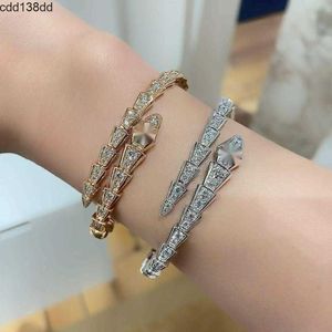 2024 Armband Designer Kvinnor Toppkvalitet Bangle Snake Bone Full Diamond Armband Female Silver Diamond Open Armband Female Versatileq Cruciani Armband