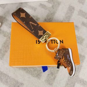 2024 Designer Keychain Leather Buckle Car Key Chain Bow Car Pendant Metal Fashion Personality Creative Cute Handmade Leather Trend Classic gki668