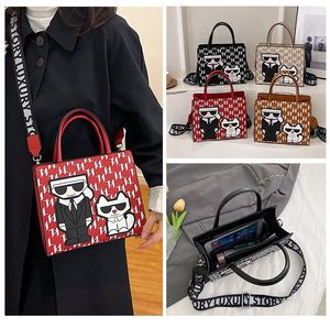 Tygväska för kvinnodesigner väskor Kvinnor Handväskor Tote Shoppingväska Högkvalitativ handväska Totes axelpursar damer mode casual påse handväska 01