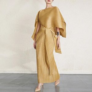 Abiti da lavoro GGHK Miyake Set femminile Moda Manica a pipistrello Top irregolare Vita alta Retro Mezza gonna divisa sul retro Elegante due pezzi per le donne