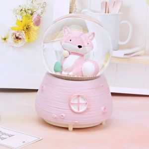 Lådor Crystal Ball Music Box Animal Squirrel Birthady Gifts Glowing Snowfakes Music Box Home Decoration Desktop Ornament