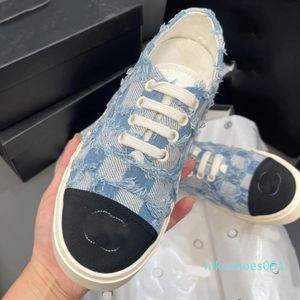 2024 Scarpe da donna Scarpe da ginnastica sportive Sneakers Lettere hardware dorate Scarpe in cotone con suola in gomma