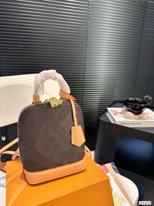 Favorit axelväska 2023 Äkta läder crossbody kvinnor gammal blomma designer handväska dam stor kapacitet rem präglad bokstäver flikväska