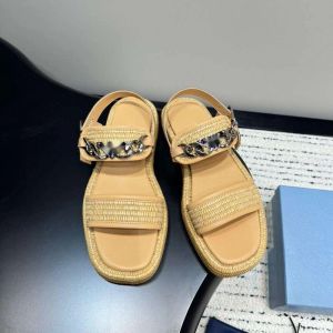 Triangle Sandals مصمم أعلى جودة صندل فاخرة الأزياء المثلث شعار المعادن الإبزيم الأصلي صندل منسوجة من الجلد للنساء