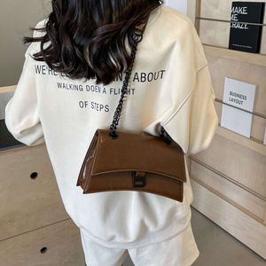 Omuz çantası tasarımcıları popüler markalardan unisex çantalar satıyor Mektup kadın yeni stil zarif ve basit çanta omuz