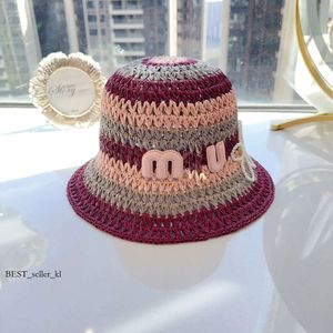 Mumiiubag Berets Designer Bucket Hap z ręcznie w stylu dopaminy Crochet Tkane słomkowe czapki z haftowanymi 45 beretami Mumiiubag