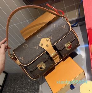 2024 Kadın Omuz Crossbody Makyaj çantası çantası kompakt şık 30 cm