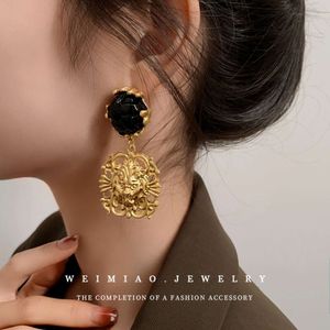 Sier Needle Irregular Lion Head with Middle Ages Unique Metal Baroque Heavy Industry Earrings for Women