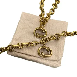 Hängdesigner halsband pläterade guldsmycken vridna mensarmband för kvinnans bokstav högkvalitativ högkvalitativ kvinnlig grossist ZH193 H4