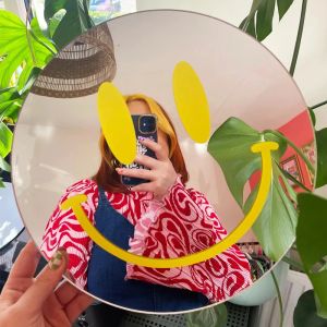 Aynalar Akrilik Büyük Mutlu Gülümseme Ayna Çiçek Renkli Ayna Oturma Odası Ev Dekoratif Duvar Korkak Gülümseyen Yüz Ayna Hediyesi