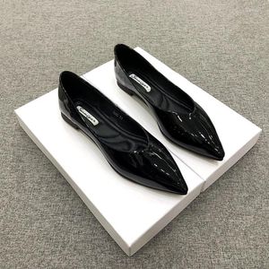 Sıradan ayakkabılar kadın deri artı büyük boyutlu düz renk temel stil tüm eşleşen siyah çalışma ayakkabı sivri uçlu rahat yumuşak taban düzlükleri