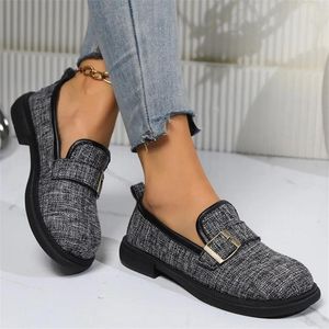 Sıradan Ayakkabılar Bahar Sonbahar Kadınlar Slip-On Ladies Loafers Kemer Toka Sığ Daireler 2024 Ayakkabı Toe Toe Zapatos Mujeres