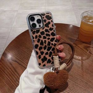 Mobiltelefonfall Japan och Sydkorea Instagram Sexig brun pantermönster+hängare lämplig för iPhone 15 14 13 12 Pro Max 11 Back Cover Tide H240326