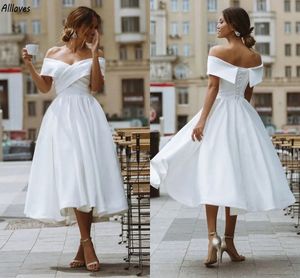 현대의 흰색 새틴 웨딩 드레스 섹시한 오프 어깨 주름 플러스 크기 보호 정원 신부 가운 간단한 주름 차 길이 짧은 신부 로브 드 마리 에이 CL3416