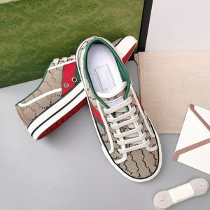 2024 Nya lyxdesignerskor Menskvinnor Cartoons 1977 Casual Shoe Bee Ace äkta läder Snake Embroidery Stripes Classic Men Sneakers With Box Size 35-46