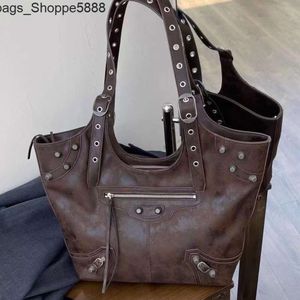 Factory Direct Store Handbag Free Shipping m Heavy Industry Rivet Locomotive Bag Womens 2024 Autumn New Trendy Handbill Shoulder Large Capacity Underarm Tote