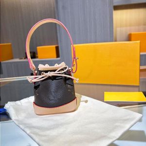 Najlepszy luksusowy designer Mini Bage Bag Cain Belk, górny importowany materiał PU, sprzęt jest importowany stal, pierścień klamry sprawia, że ​​może b xikh
